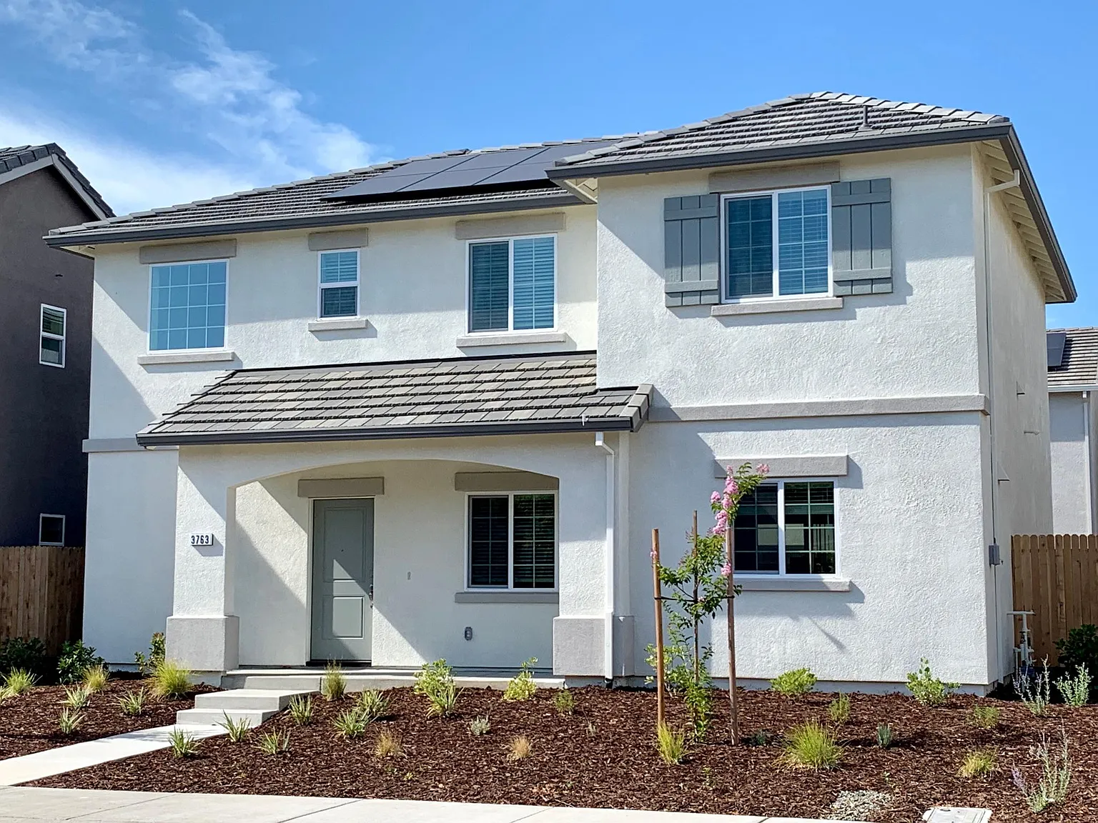 4 bed, 2002 sqft, $2,895 — Photo 1