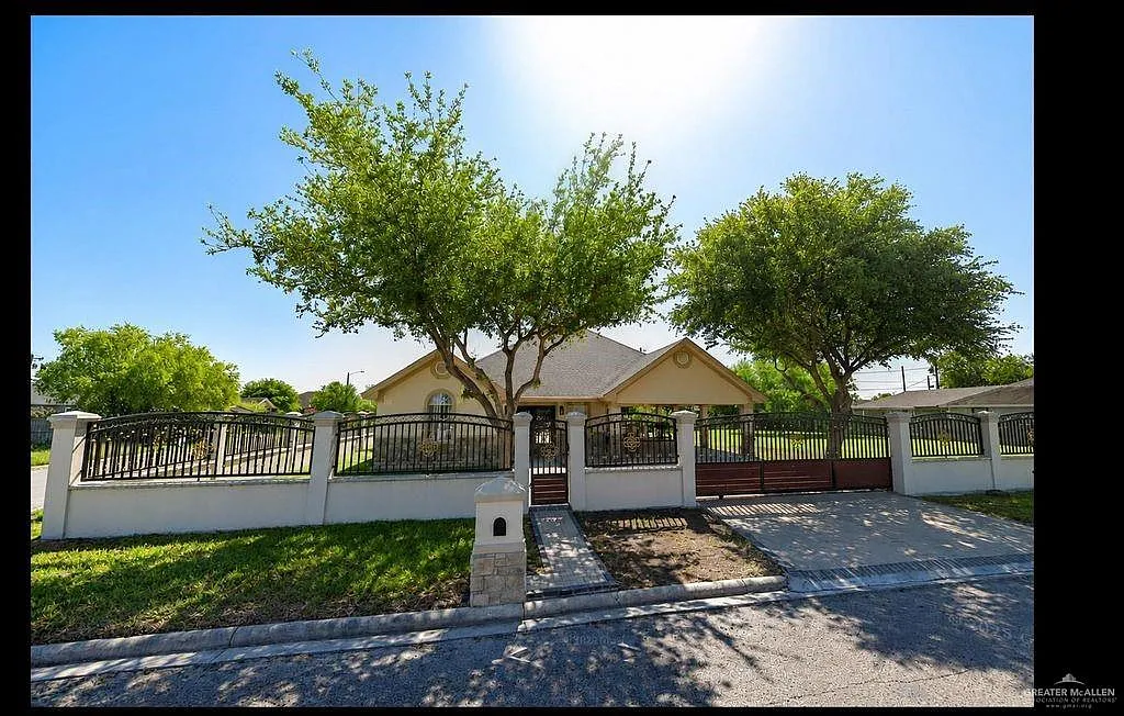 3 bed, 2.0 bath, 1189 sqft, $2,000 — Photo 2