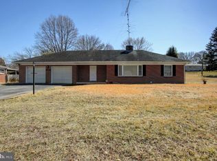 11723 Robinwood Dr, Hagerstown, MD 21742