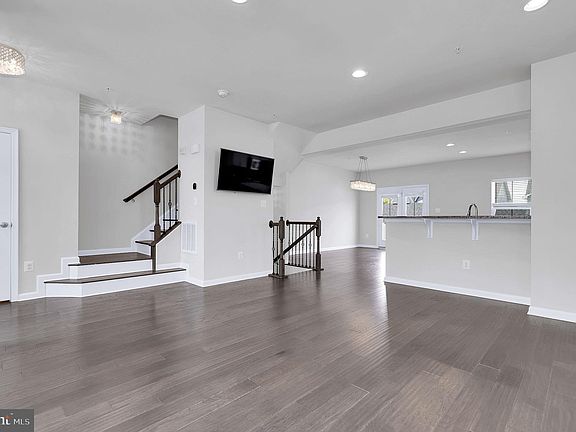 3rd image of 1208 Younkins Dr