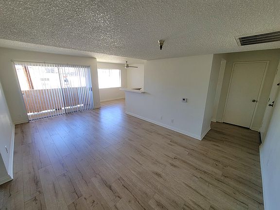 3rd image of 5949 Whitsett Ave APT 211
