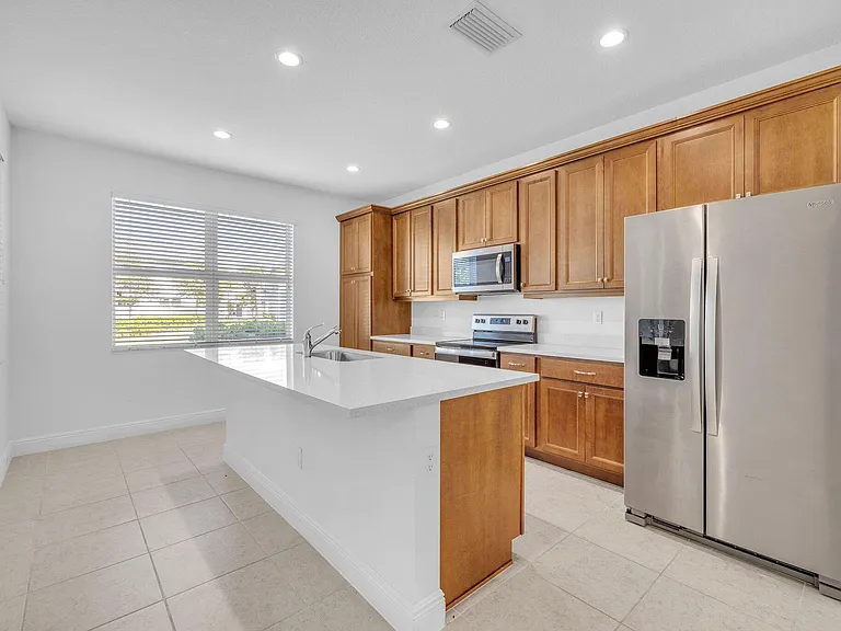 540 Sanderling Cir — Photo 2