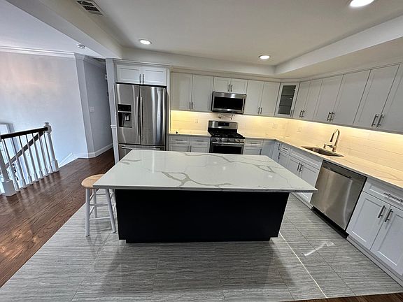 4th image of 32 Tanglewood Dr