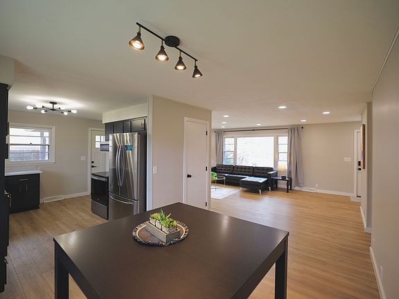 3rd image of 1534 N Woodburn Ave #A