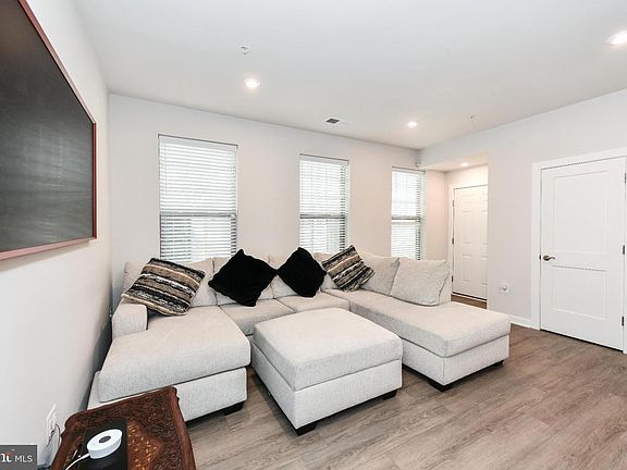 3rd image of 504 Tassita Ln