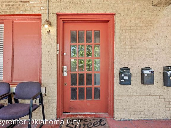 3rd image of 2417 N Robinson Ave APT 3