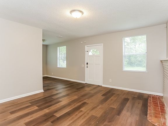 3rd image of 4606 Albermarle Ave
