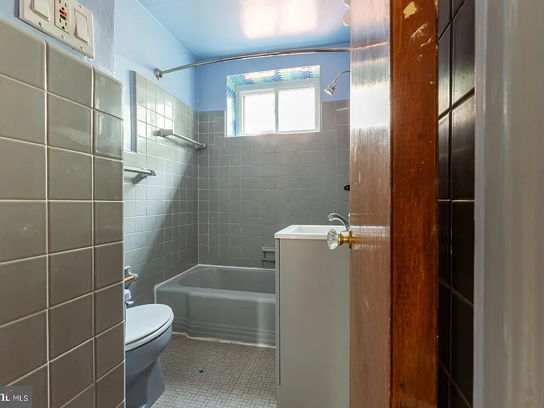 404 S Croskey St #A — Photo 16