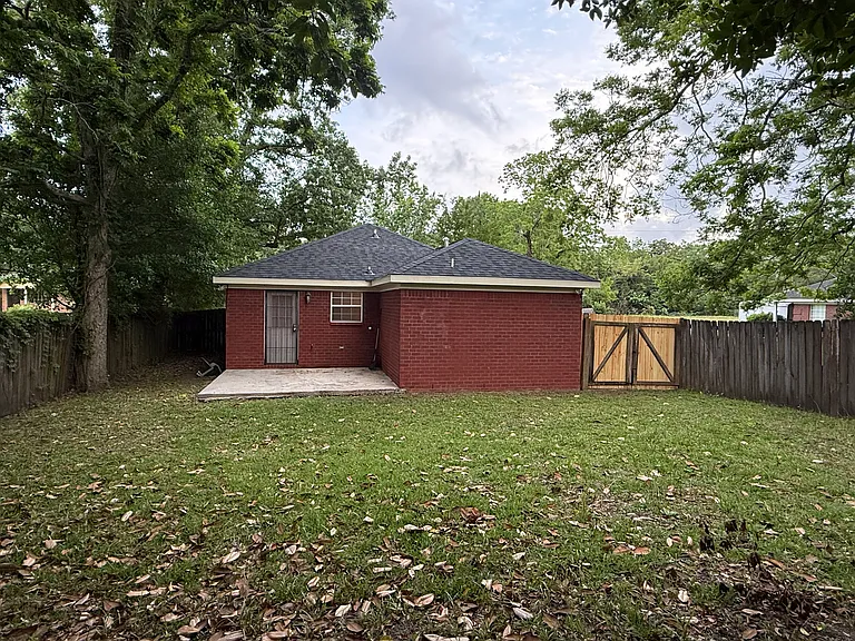 2710 Betbeze St — Photo 19