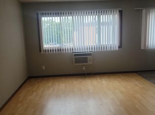 5950 E River Rd NE #10, Minneapolis, MN 55432