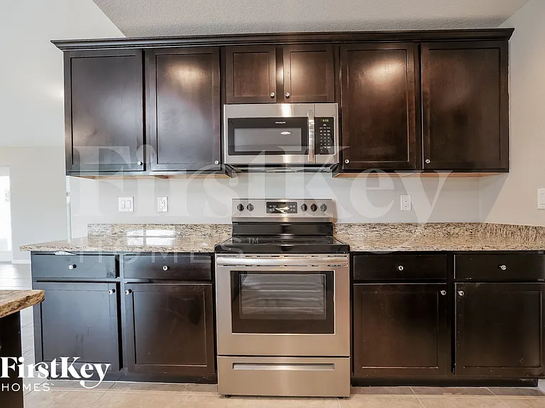 1114 SW 40th Ter — Photo 7