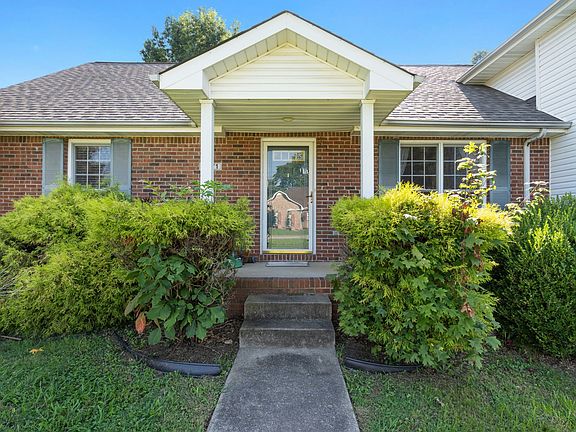 5th image of 1571 Barrywood Cir W