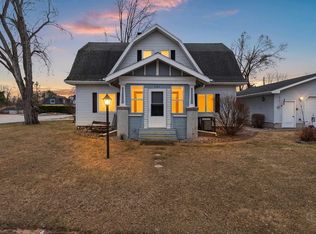 701 Pleasant St, Gresham, WI 54128