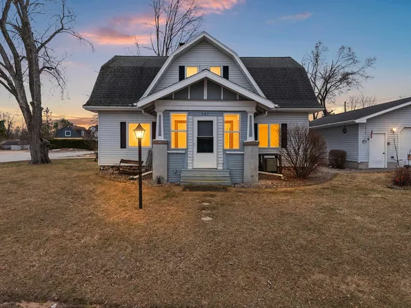 701 Pleasant St, Gresham, WI 54128