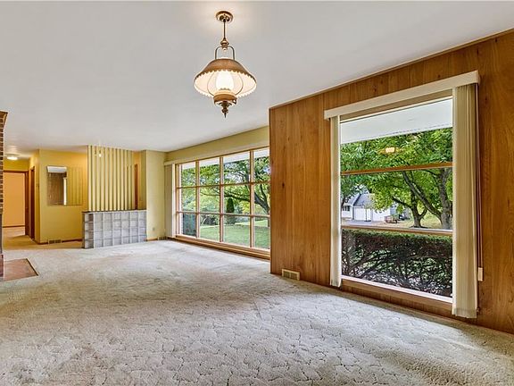 5th image of 4 Hillcrest Dr