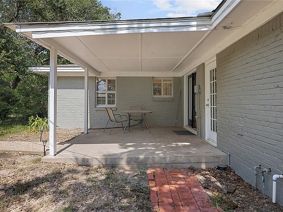 4th image of 2404 Burton Dr