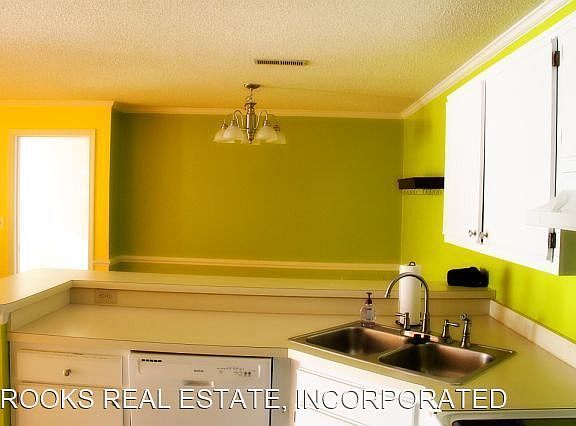 5th image of 101H Windsor Way
