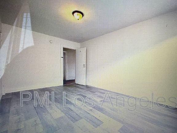 3rd image of 1139 E 68th St