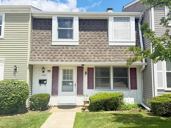 1932 Farnham Ct, Schaumburg, IL 60194