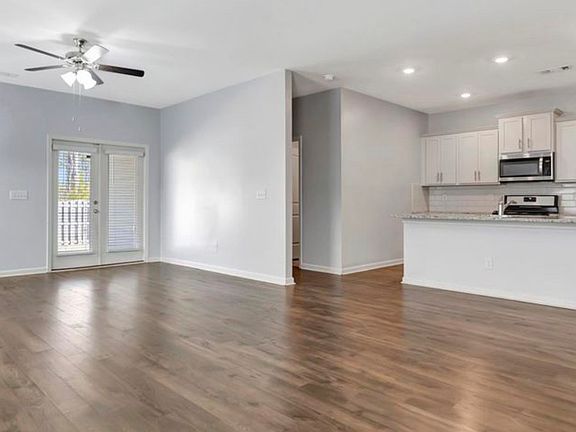 5th image of 216 Chelsea Park Rd