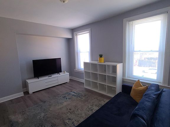 3rd image of 891 Belmont Ave #2