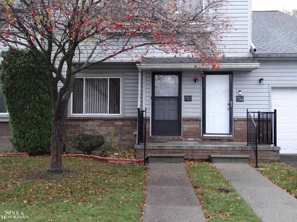 702 Claire Pointe Cir, Saint Clair Shores, MI 48081