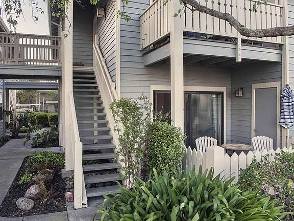 2nd image of 213 Lakeshore Ct