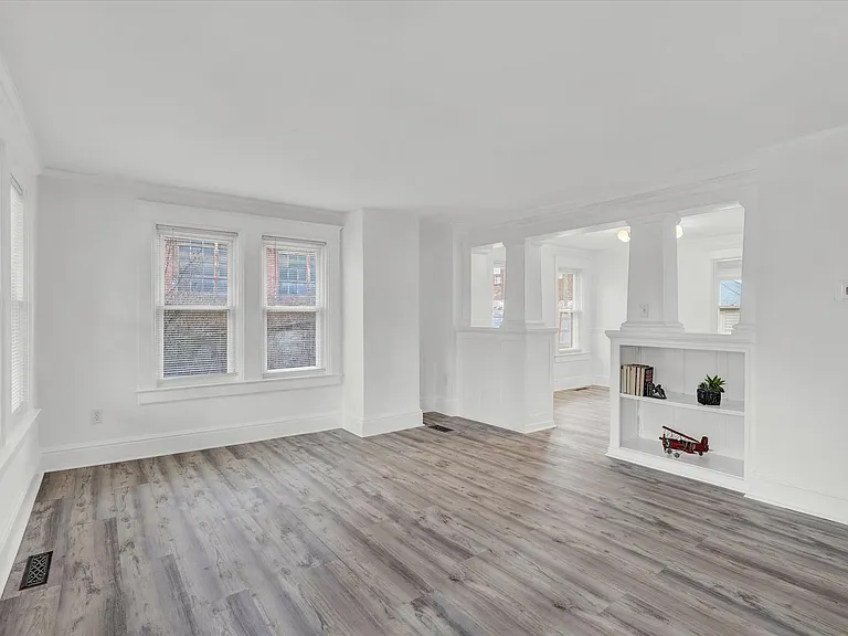 1029 W Locust St — Photo 3
