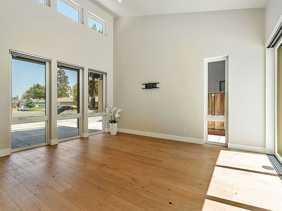 4th image of 826 W Olive Ave