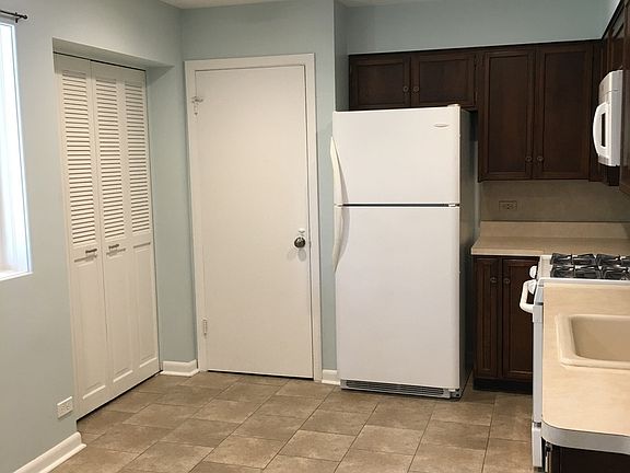 4th image of 810 9th Ave
