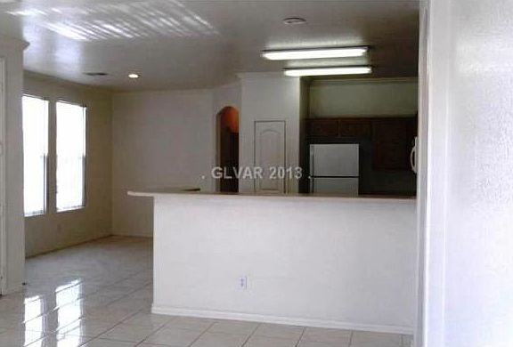 3rd image of 5000 Droubay Dr