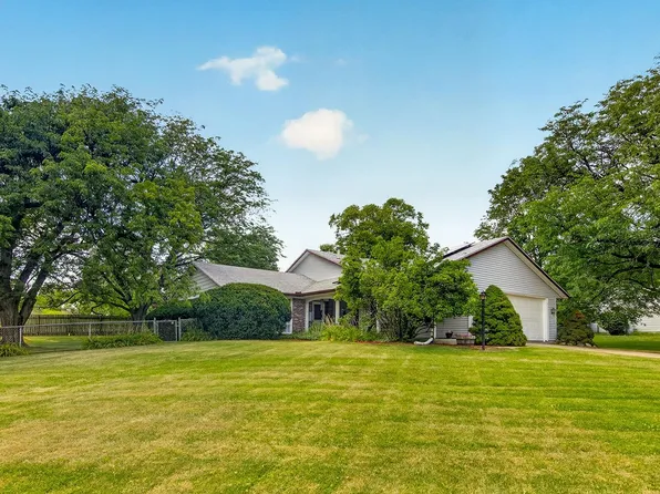 8586 Yellowstone Dr, Byron, IL 61010