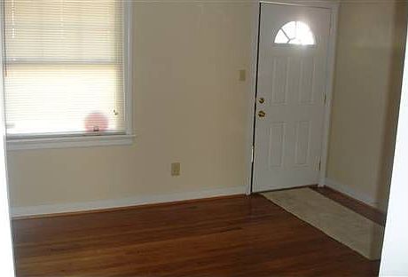 4th image of 112 E 33rd St