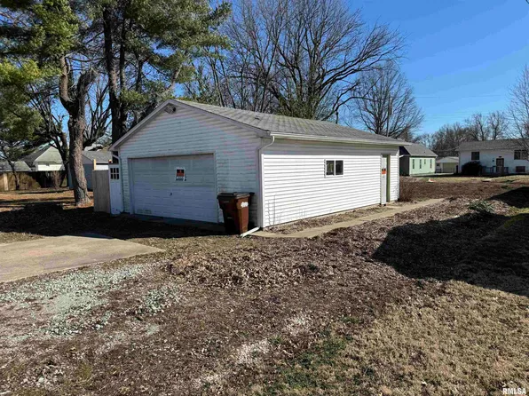 1119 W Vandeveer St, Taylorville, IL 62568