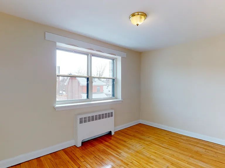 385 Besserer St — Photo 39