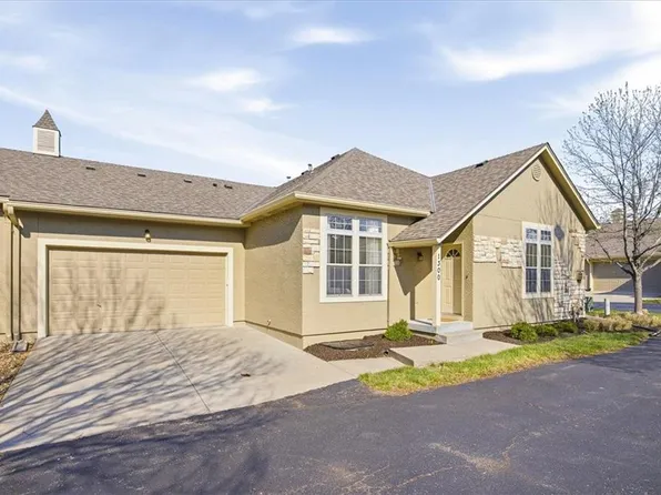 15632 S Church St Unit 1300, Olathe, KS 66062