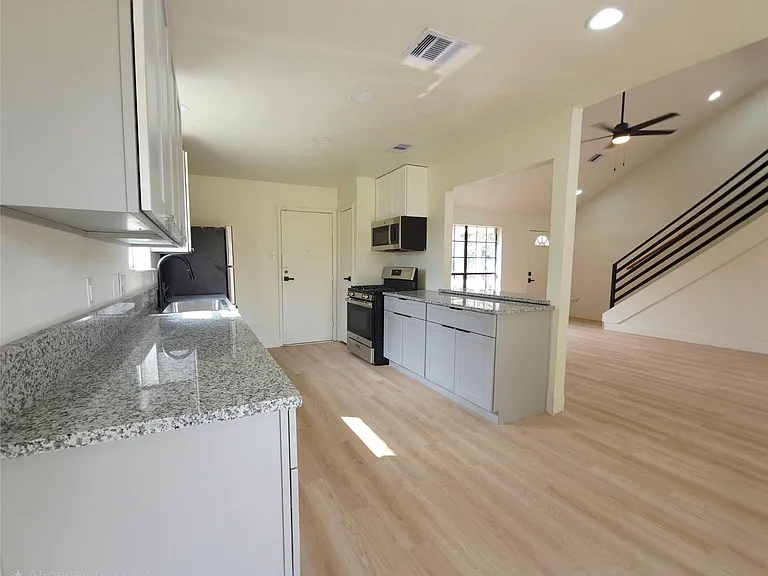 6706 Dinner Creek Ct — Photo 10