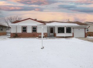 56 Ridgewood Rd, Elk Grove Village, IL 60007