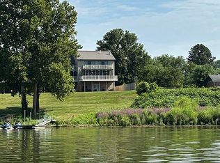 1 Bay Pointe Dr, Belpre, OH 45714