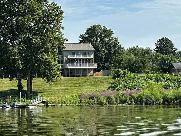 1 Bay Pointe Dr, Belpre, OH 45714