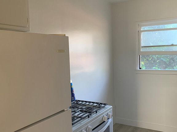 3rd image of 12110 Hoffman St #3