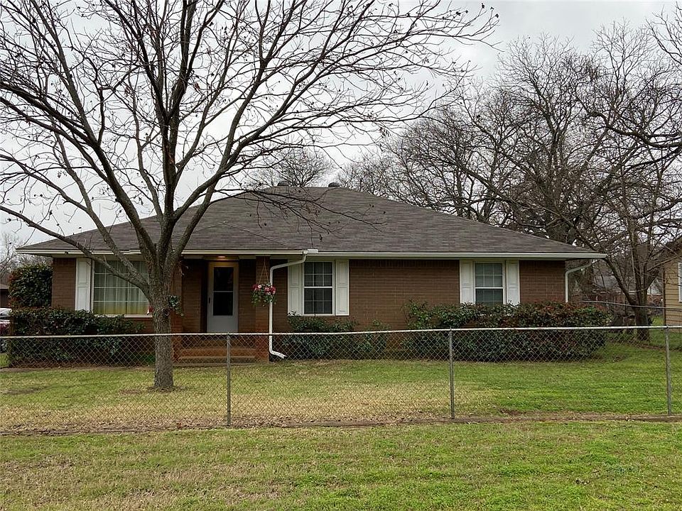 1st image of 214 Strait Ln