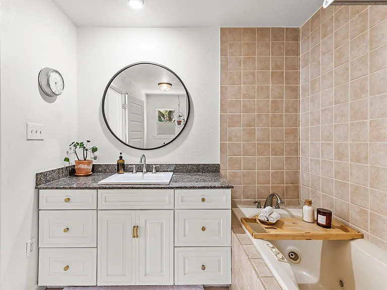 1113 W Oltorf St — Photo 19