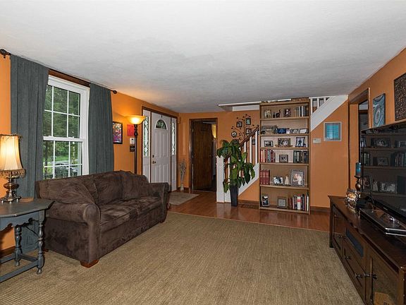 3rd image of 422 Ruskey Ln
