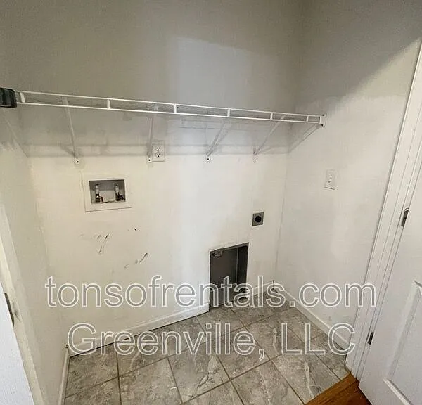 305 Scott St — Photo 12