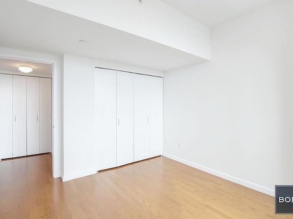 4th image of 4720 Center Blvd APT 1017
