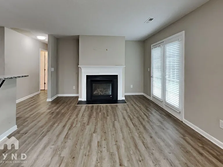 4076 Clovelly Dr — Photo 6