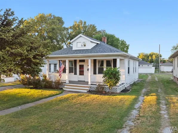 418 E Adams St, O'Fallon, IL 62269