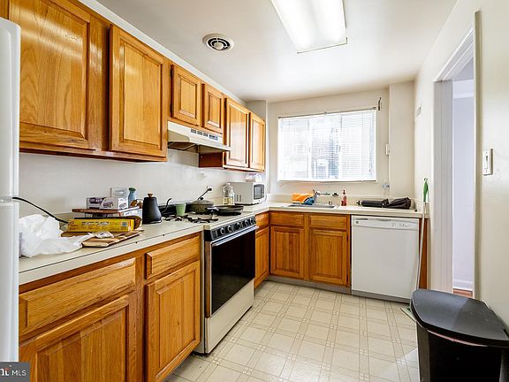 4th image of 10423 Montrose Ave APT 101