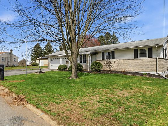 4th image of 3185 Lehr Dr